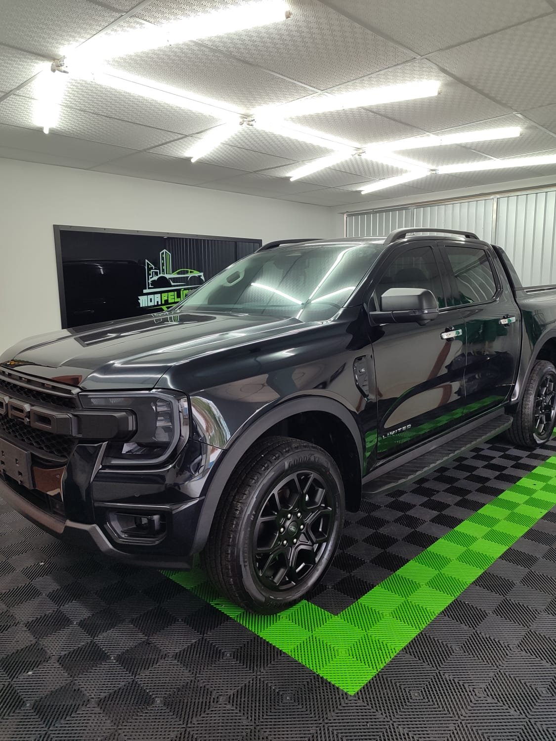 Aplicação de película automotiva em FORD