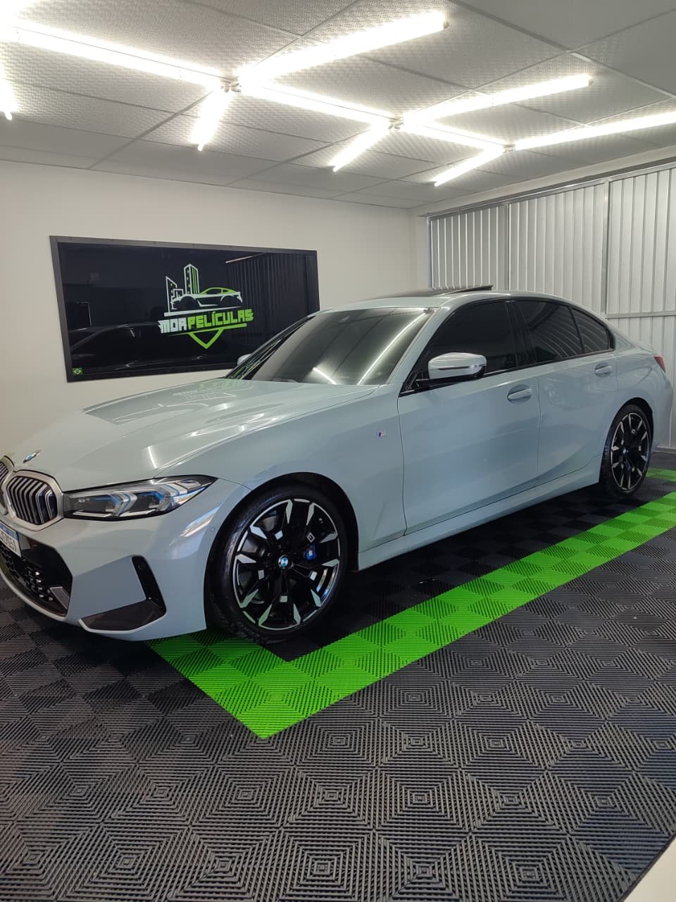 Aplicação de película automotiva em BMW5
