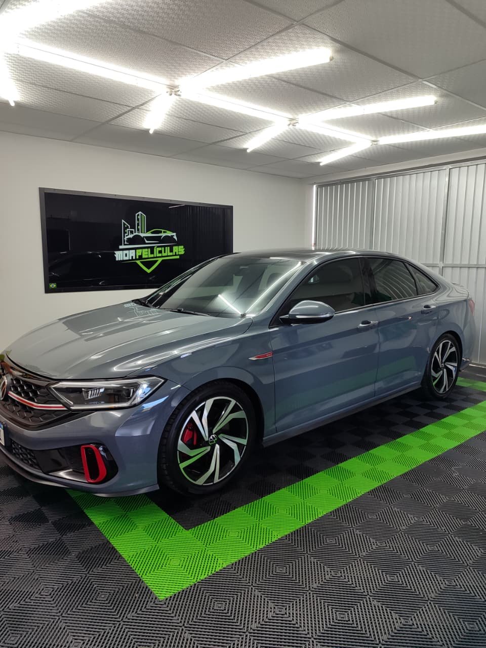 Aplicação de película automotiva em JETTA2