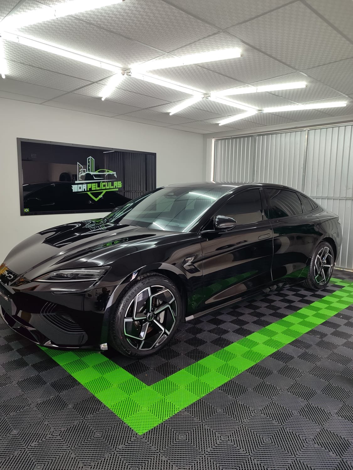 Aplicação de película automotiva em BYD