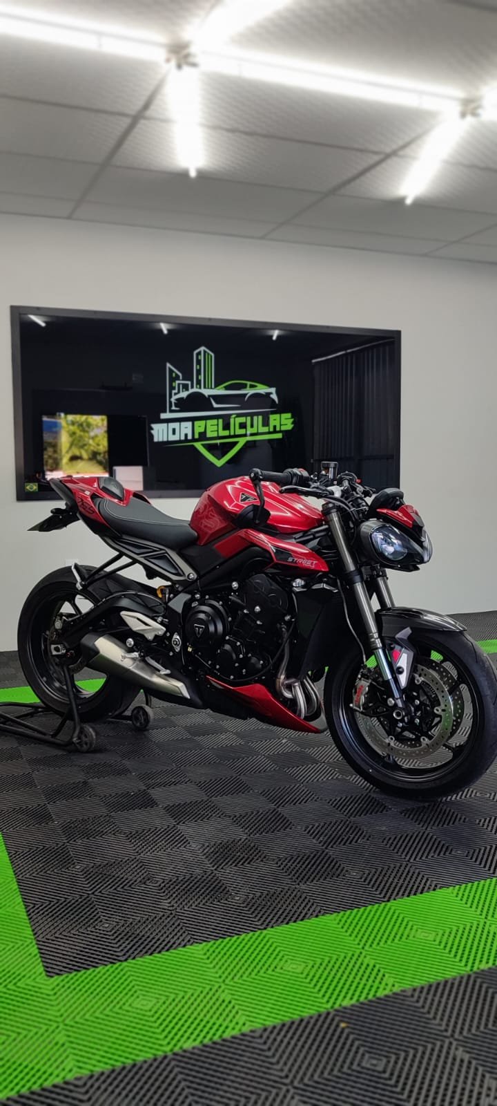 Proteção PPF instalada em moto VERMELHA (2)