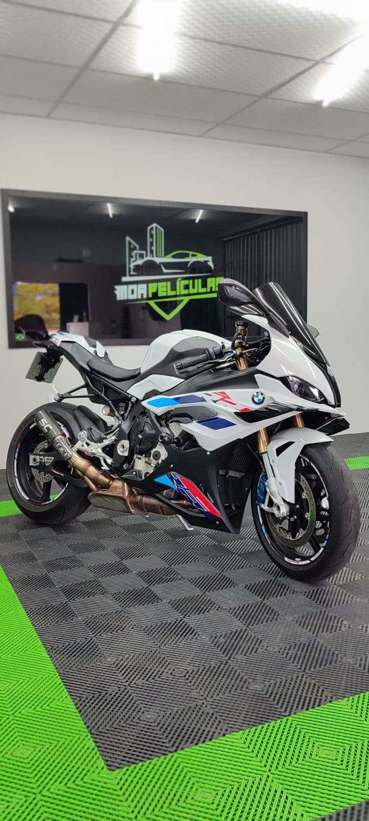 Proteção PPF instalada em moto BRANCA (2)
