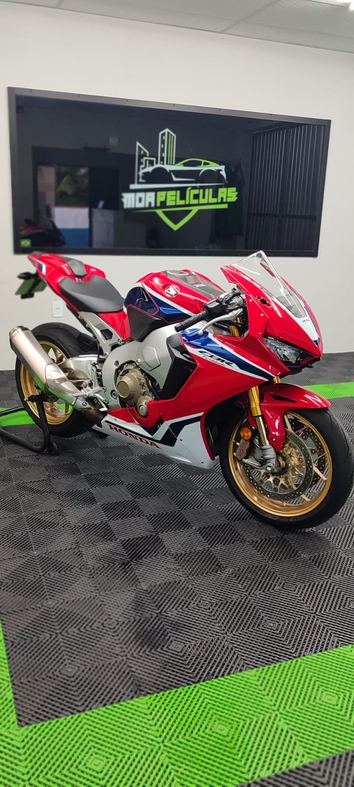 Proteção PPF instalada em moto VERMELHA (2)